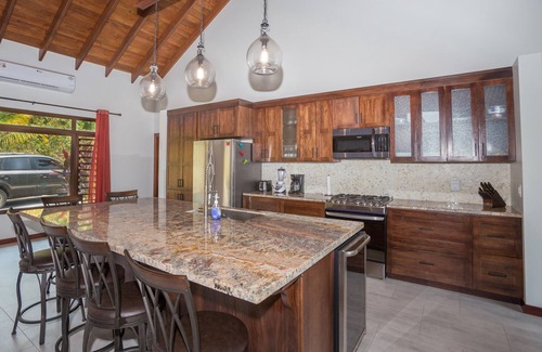 Roatan Villa | Casa Atlas "Serene Retreat"
