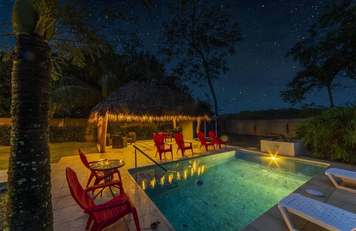 Esterillos Este House | Casa Azul· Stylish Home Steps from the Beach