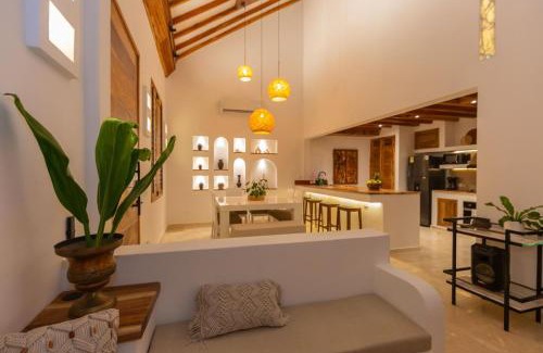 Pie del Cerro House | Casa Bali Castillo View Private Pool & Rooftop, Near Historic Center