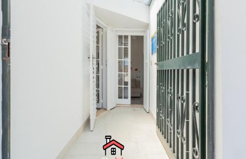 Bitonto Apartment | Casa Bianca bnb,Big Terrace,10 min Airport Beaches