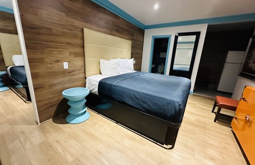 Whittier Hotel | Casa Blanca Inn & Suites