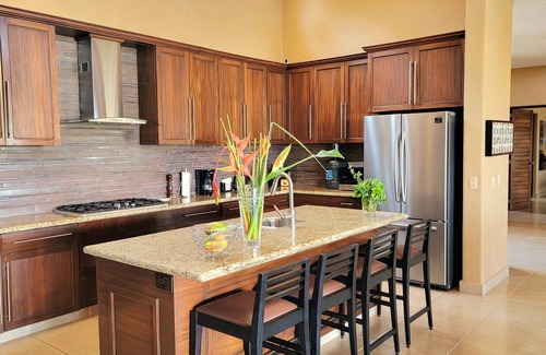 Manzanillo House | Casa Buena Suerte, Your Upscale Paradise Awaits!