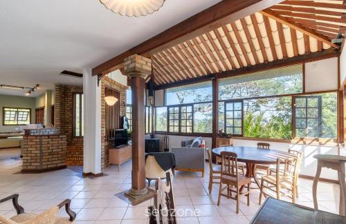 Sambaqui House | Casa c/Churrasqueira a 550m da Praia GSS0488