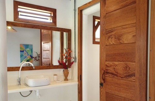 Arraial d'Ajuda Ski Chalet | Casa Caju Trancoso- Chalet in condominium, Swimming pool/hydro, kitchen, barbecue.