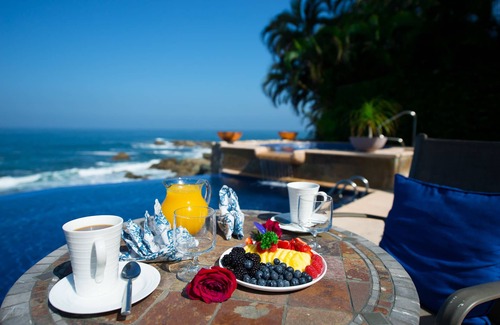 South Shore Hotel Area Villa | Casa Caleta - Luxurious Toes-In-The-Sand 6-Bedroom Bespoke Villa!