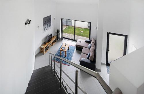 Porto Judeu House | Casa Caminho da Esperança