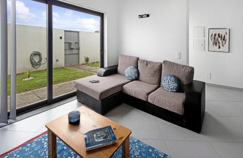 Porto Judeu House | Casa Caminho da Esperança