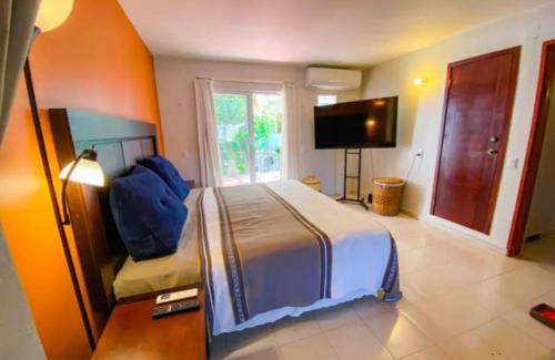 Luis Donaldo Colosio House | Casa Centrica 5bed/5bath AC/GYM 5 min 5ta av y Playa