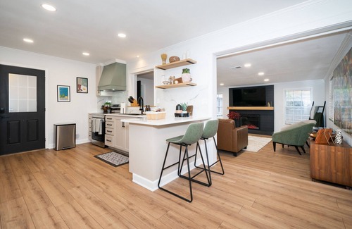 Doraville House | Casa Cielo - Sauna Cold Plunge Gym