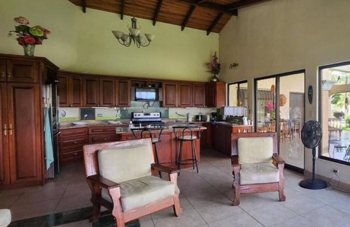 Mercedes House | Casa Colibrí - Tranquil Retreat Surrounded by Nature