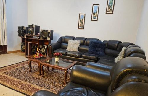 Tarija House | Casa Colonial Moderna