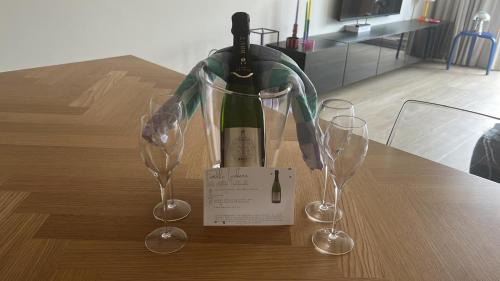 Mechelen Apartment | Casa Congé - Colorful Stay & Free Wine Bottle