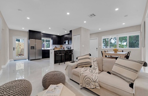 Hollywood Villa | Casa Copal: Modern and Stylish Retreat minutes away from Hollywood Beach
