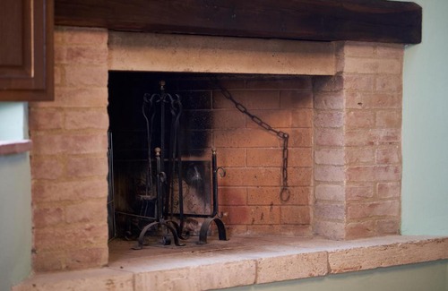 Asciano Apartment | Casa Crete Senesi Appartamento RIBES nel Podere di Sant’Antonio