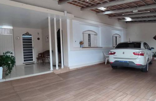 Goiania House | Casa da vovó, 3 quartos, jardim e 2 vagas de garagem