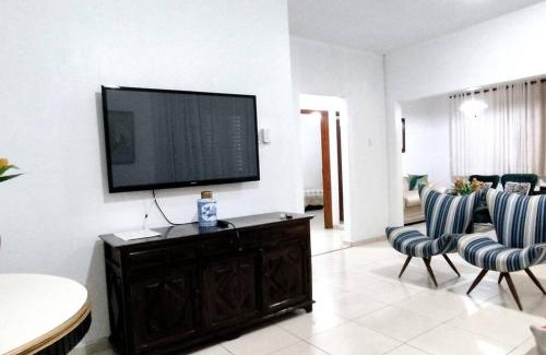 Goiania House | Casa da vovó, 3 quartos, jardim e 2 vagas de garagem