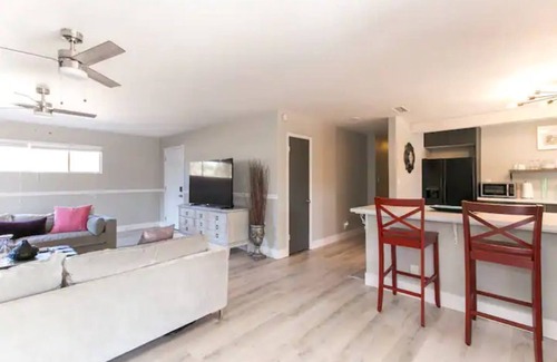 Rancho Oakey House | Casa Darmak~Modern design~Comfortable living