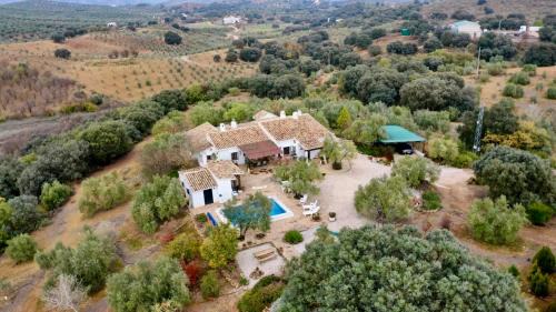 Villanueva de Tapia House | Casa de Campo La Mejorana Refugio andaluz con piscina entre olivos