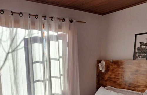 Igatu Cottage | Casa de Campo Super Aconchegante, Moderna com Varanda, 2/4 c/ Suíte