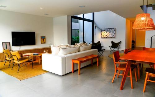 Jardim Acapulco House | Casa de Cinema no Guarujá - Condomínio Acapulco