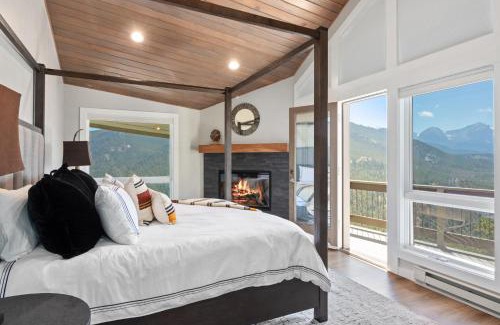 Windcliff Estates House | Casa de Cristal-Epic Views-HotTub-Sauna-Sleeps 10-Luxury Linens-Stocked Kitchen