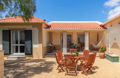 Pedras Pretas House | Casa de Férias by An Island Apart