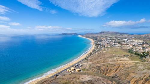 Pedras Pretas House | Casa de Férias by An Island Apart