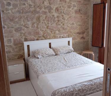Dean Pequeno House | Casa de piedra céntrica.