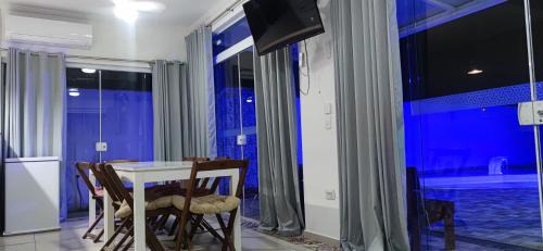 Balneario Mogiano House | Casa de Praia em Bertioga, São Paulocom Piscina Ar Condicionado Wifi a 500m do Mar