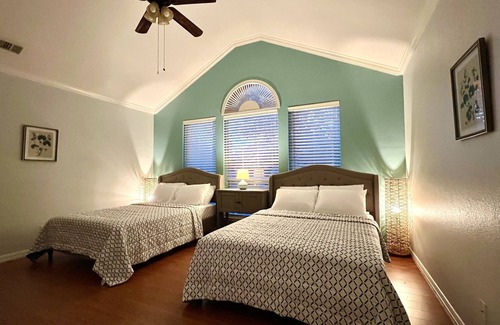Flower Mound House | Casa-De-Sol: A vibrant home loaded with amenities- Sleeps 14