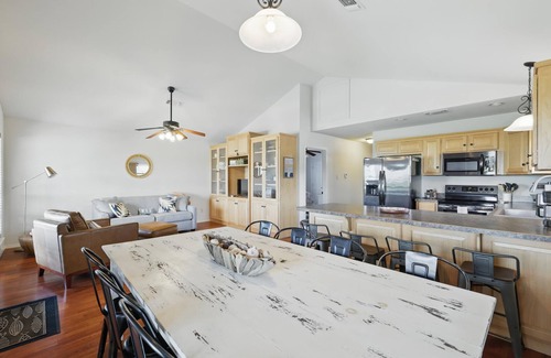 Thurber House | Casa del Lago PK- near lake and perfect for entertaining!