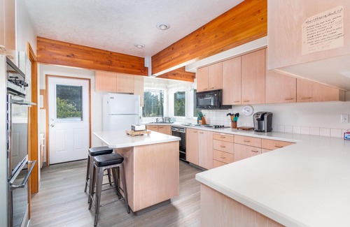 Tierra Del Mar House | Casa Del Mar #171 Steps to beach, spacious, big decks family home.