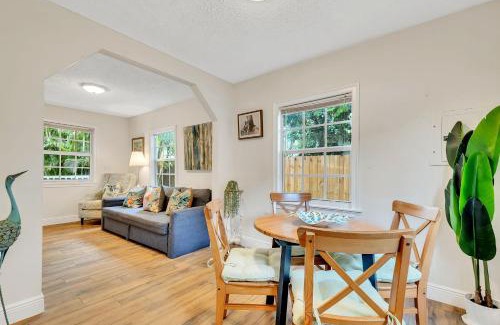 Little Havana House | Casa Del Rio 4 Bed 2 Bath Next to River 1826