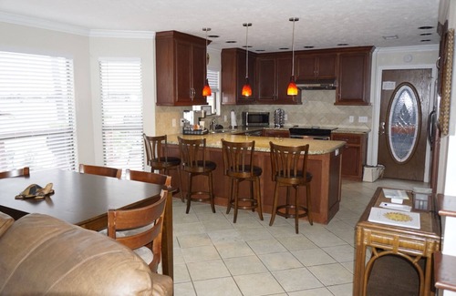 Montgomery House | Casa Del Sol Waterfront