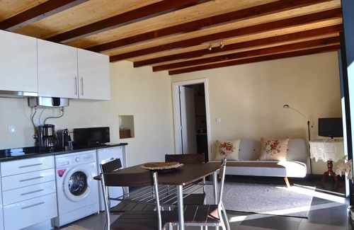 Canhas House | Casa do Lado - Ideal house for a couple and one or two children