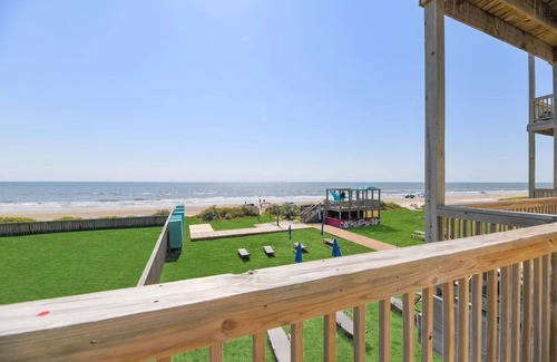 Port Bolivar Condo | Casa Dora - Pool, Games, & Beachfront Fun!