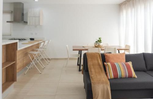 Cerritos House | Casa en fraccionamiento privado con alberca y asadores - Almarena 1438
