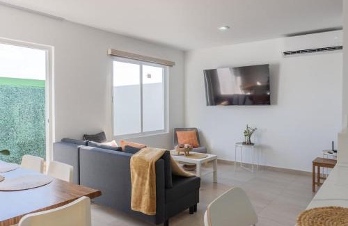 Cerritos House | Casa en fraccionamiento privado con alberca y asadores - Almarena 1438