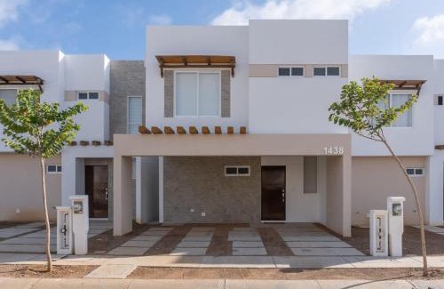 Cerritos House | Casa en fraccionamiento privado con alberca y asadores - Almarena 1438