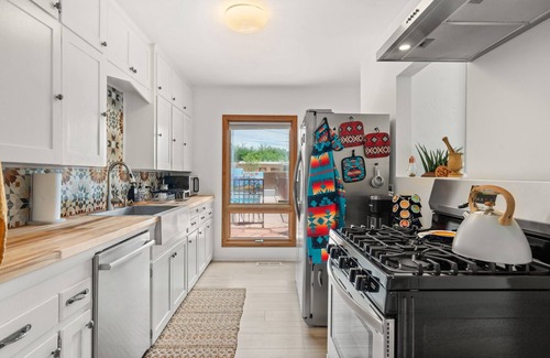 Summit Park House | Casa Encanto is the perfect place for new UNM enrollees and their parents to orient to UNM.
