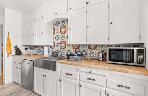 Summit Park House | Casa Encanto is the perfect place for new UNM enrollees and their parents to orient to UNM.