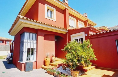El Puerto de Santa Maria Ski Chalet | Casa con Todos los Servicios, Casa Habitual de la Familia, muy Tranquila, Comoda