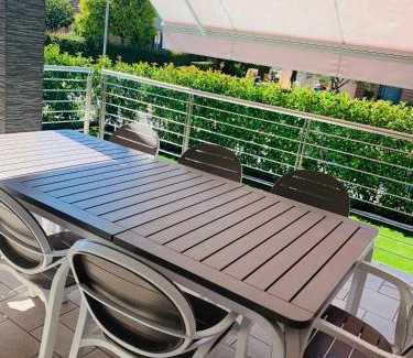 Moniga del Garda Apartment | Casa Eva con piscina privata