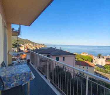 Varazze Apartment | Casa Fannì Comodità, vista mozzafiato, parcheggio