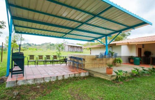 Marinilla Villa | Casa finca amplia y acogedora en Guatape