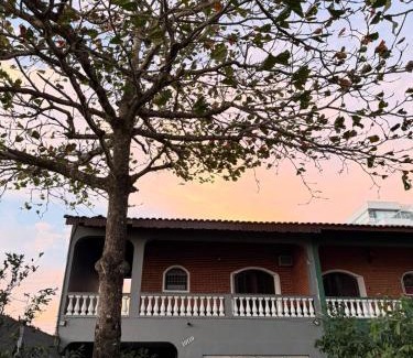 Centro House | Casa frente ao mar/pé na areia no Indaiá até 18 pessoas