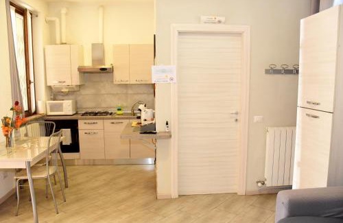 Garbagnate Milanese Apartment | Casa Gialla 89