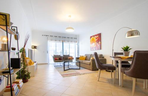 Lagos Apartment | Casa Happiness, swimming pool, fast WiFi, parking
