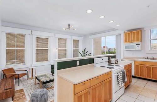 Downtown Historic District Apartment | Casa Historia: Sleek 2B apt UNIQUE spot downtown