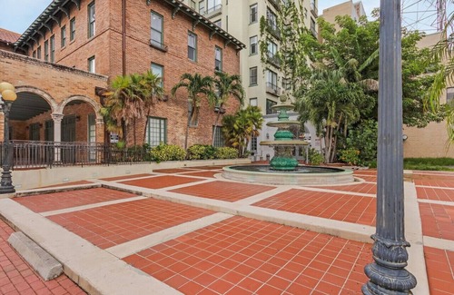 Downtown Historic District Apartment | Casa Historia: Sleek 2B apt UNIQUE spot downtown